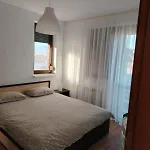 Elegant Two Bedroom - Location 아파트 *