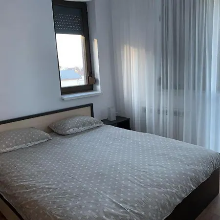 Elegant Two Bedroom - Location דירה *